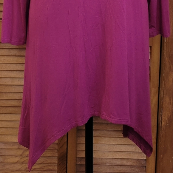 NWT Sharkbite Hem Tunic Blouse Size Large (NY&CO) - Picture 3 of 9